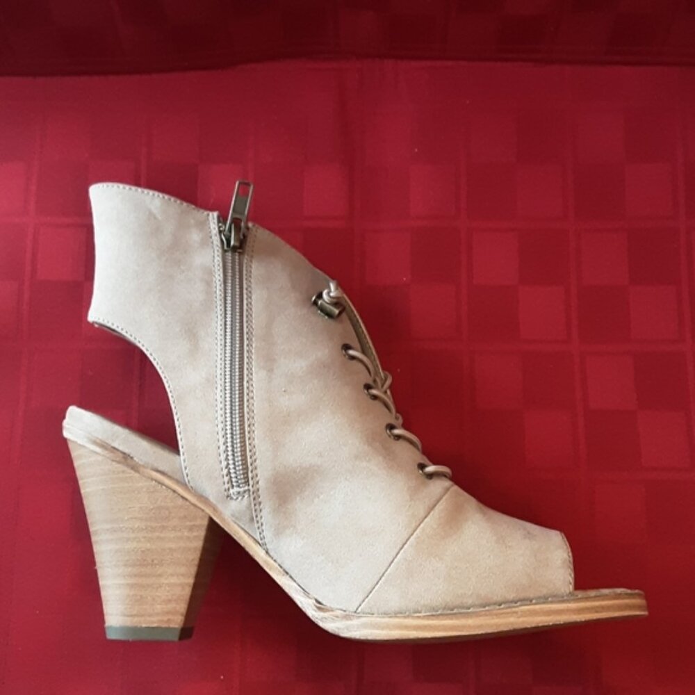 WOMENS SHOES - Picture 5 of 9
